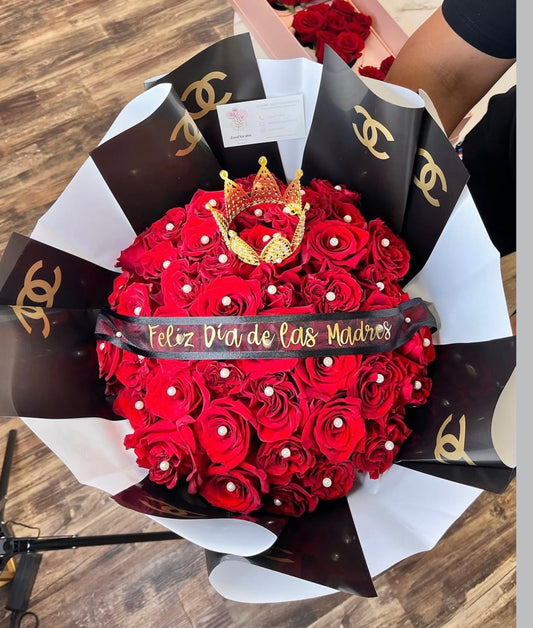 50 luxurious red roses